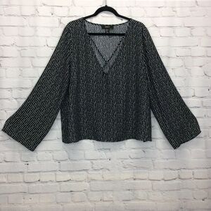 Forever 21 Women’s Size 2x Criss Cross V-neck Tunic Black/White Flared Sleeves